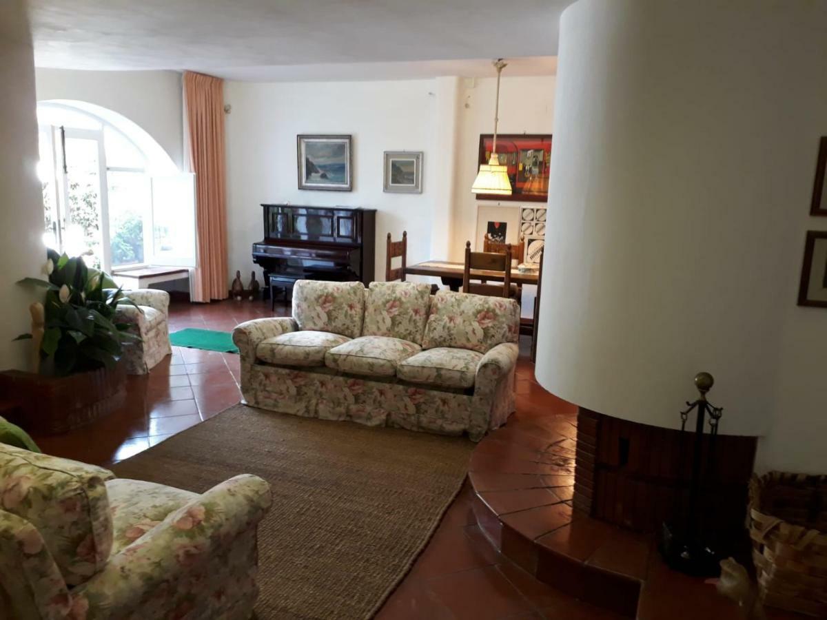 Villa Le Olivine ซอร์เรนโต ภายนอก รูปภาพ